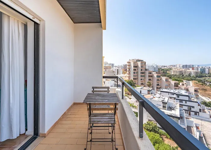 Marina And River Views 公寓 *